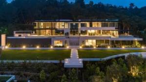 Celebrity surgeon went ‘all in’ on $180 million Bel Air mansion, then came the high-end housing glut
