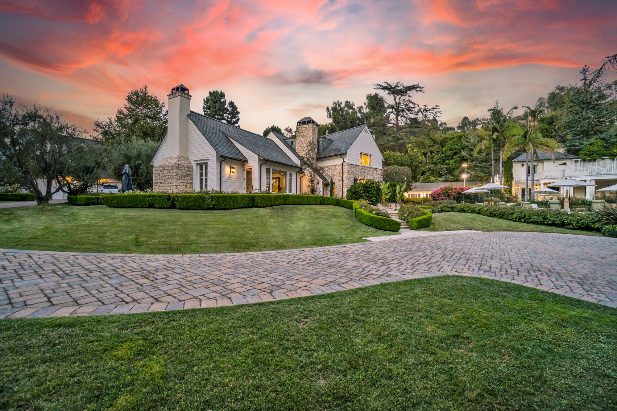 Legendary Estate - Ernie Carswell & Associates
